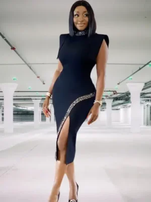 Robe midi moulante à col roulé