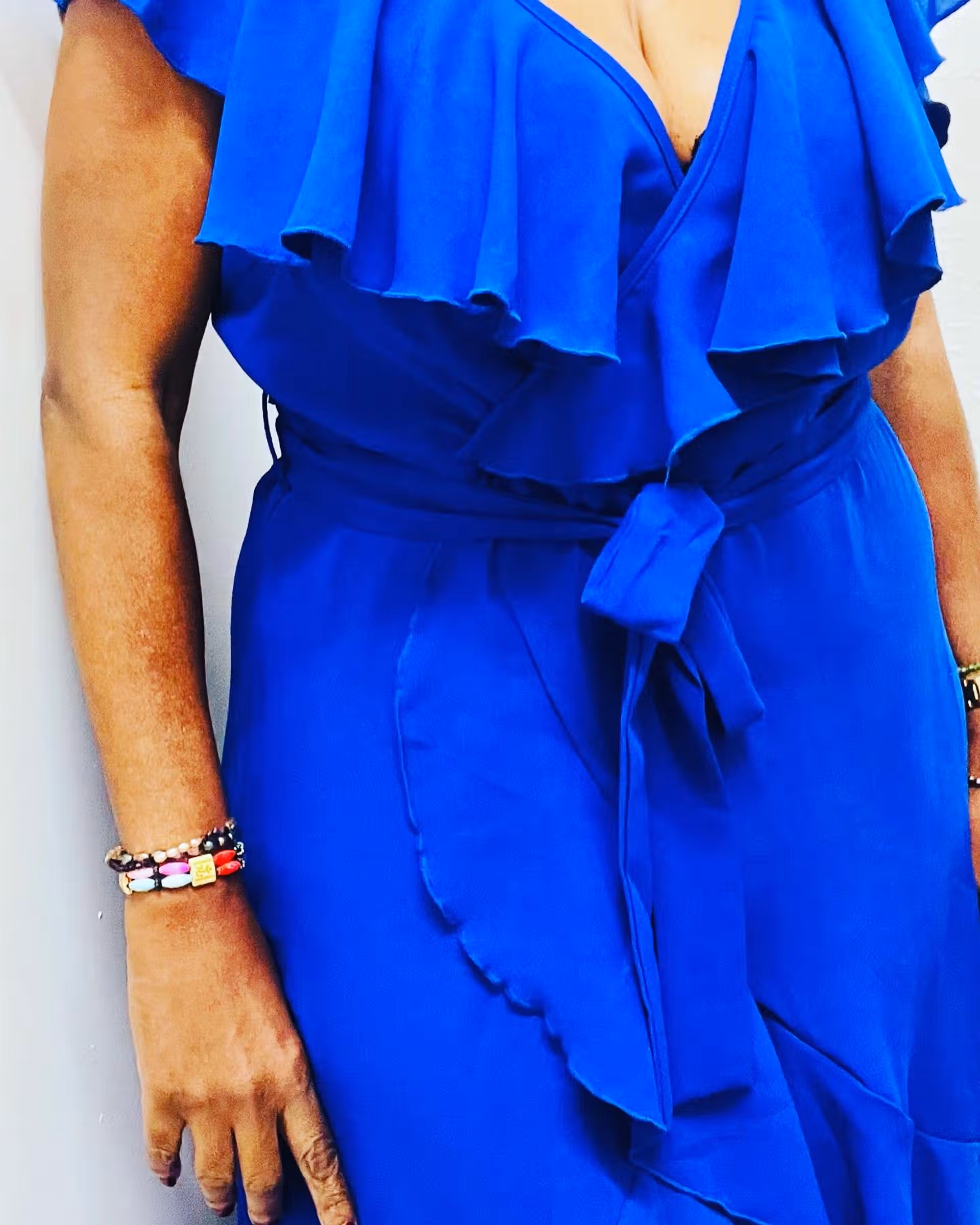 robe bleue/robe à volants/robe mi-longue/robe ceinturée/robe à cœur croisé/robe portefeuille/Lyon centre/Marseille/Toulouse/Clermont-Ferrand/Nice/Nîmes/Reims/Troyes/Roanne/Bordeau/Thiers/Montpellier/Grenoble/Valence/Ile-de-France/Paris/France