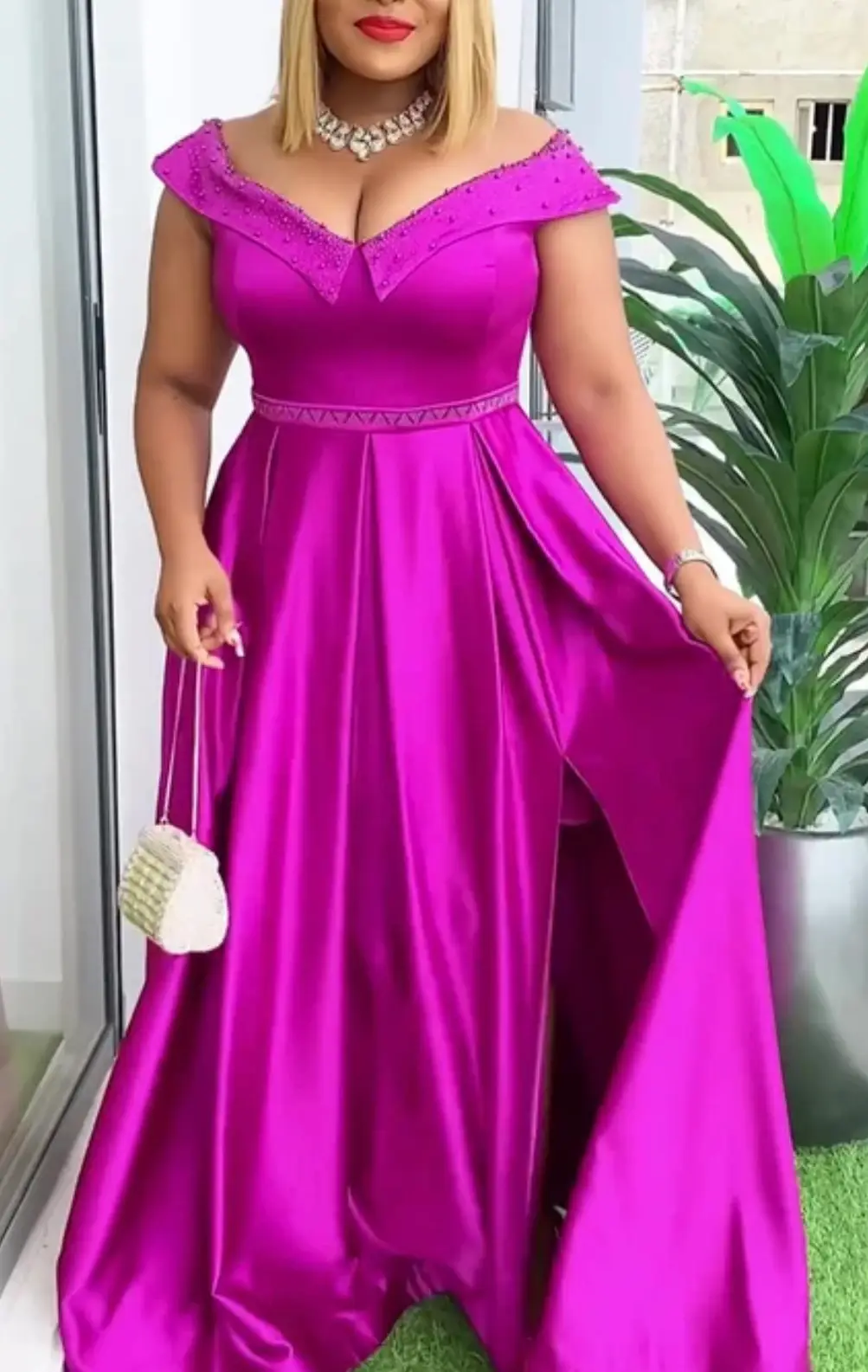 Robe/Robe de soirée/robe longue de soirée en satin/Robe longue/Robe de soirées/robe de printemps/Robe de soirées d'été/Robe longue/Lyon centre/Marseille/Montpellier/Toulouse/Nice/Nîmes/Roanne/Troyes/Reims/Grenoble/Paris/France/Ile-de-France/Valence/Paris/France