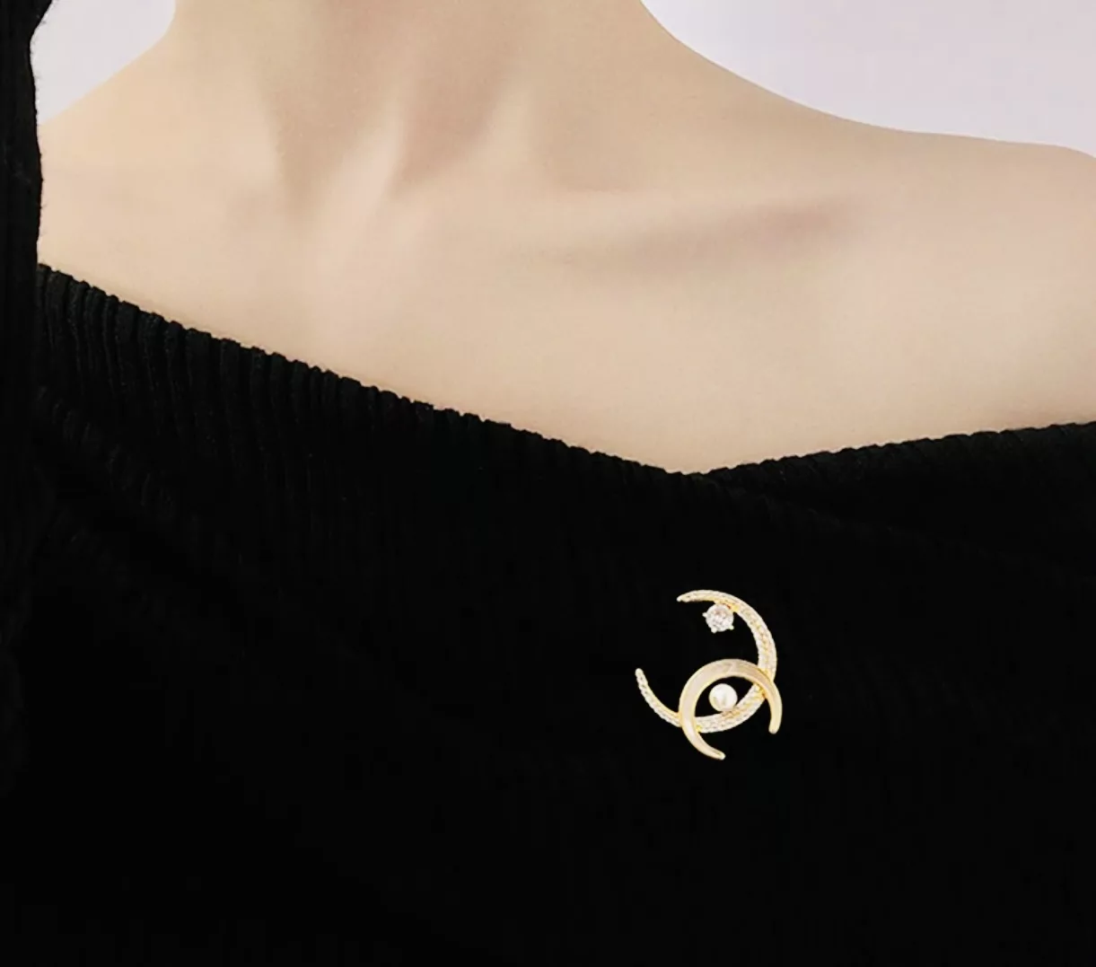 Broche/broche CC/broche initiale/broche chanel/joaillerie/bijou/Lyon centre/Toulouse/Clermont-Ferrand/Marseille/Grenoble/Valence/Toulouse/Troyes/Thiers/Bordeau/Roanne/Ile-de-France/Paris/Montpellier/France