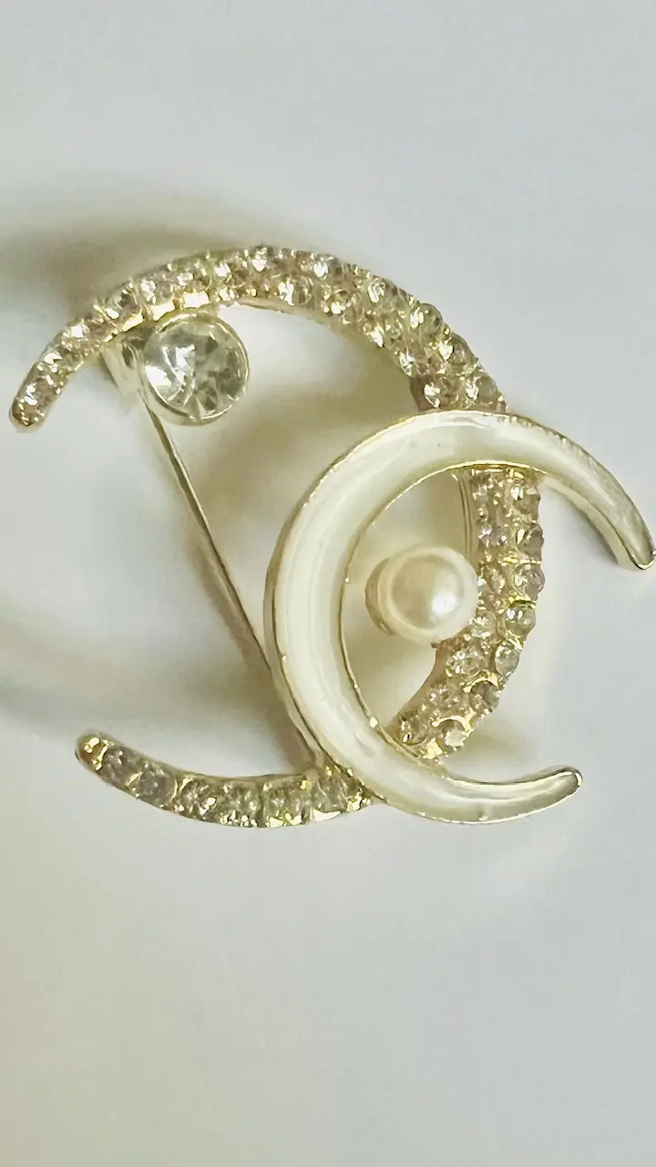 Broche/broche CC/broche initiale/broche chanel/joaillerie/bijou/Lyon centre/Toulouse/Clermont-Ferrand/Marseille/Grenoble/Valence/Toulouse/Troyes/Thiers/Bordeau/Roanne/Ile-de-France/Paris/Montpellier/France