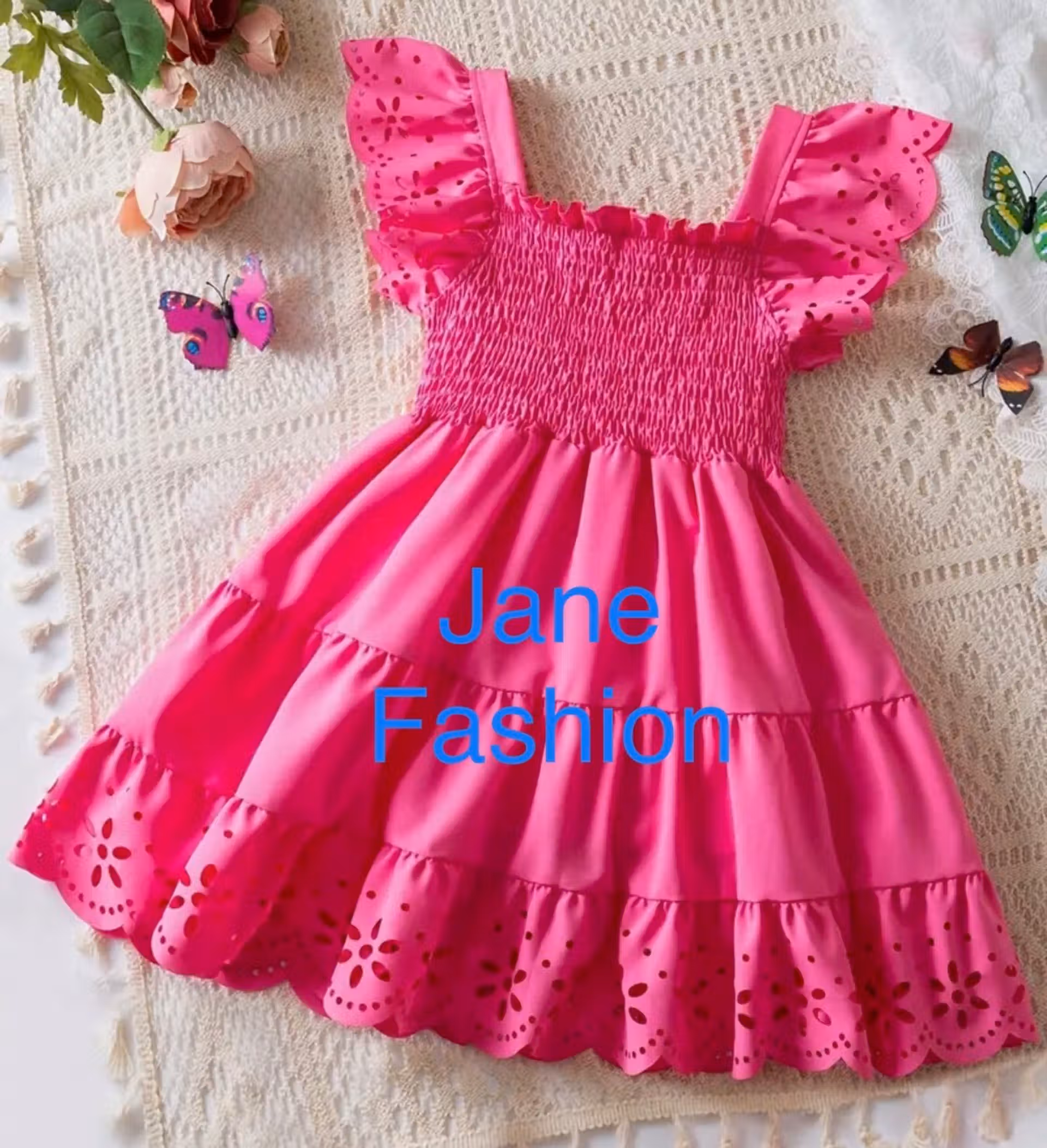 Robe fillette à encolure carrée/robe fille/robe enfants/robe enfants fille/Lyon centre/Grenoble/Marseille/Toulouse/Roanne/Montpellier/Ile-de-France/Paris/France